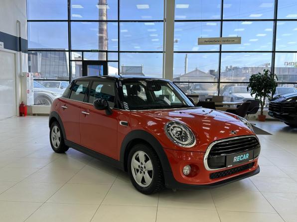 Mini Hatch III (F55/F56) Рестайлинг с пробегом 2018 года, цена 1 800 000 рублей, 80775 км, хэтчбек, Автокод Объявления