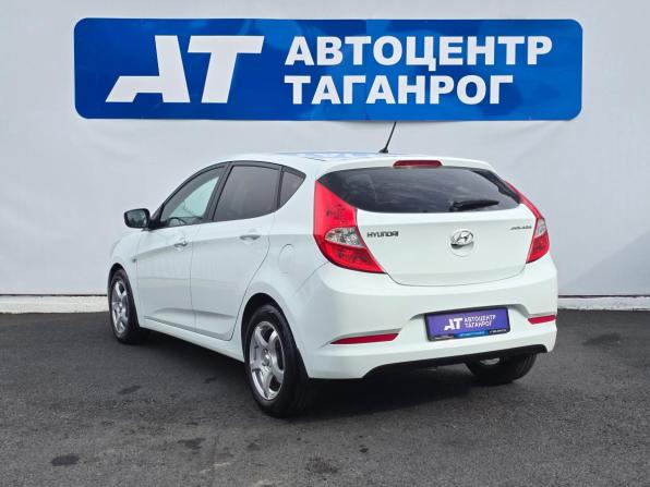 Hyundai Solaris I Рестайлинг с пробегом 2015 года, цена 999 000 рублей, 143310 км, хэтчбек, Автокод Объявления