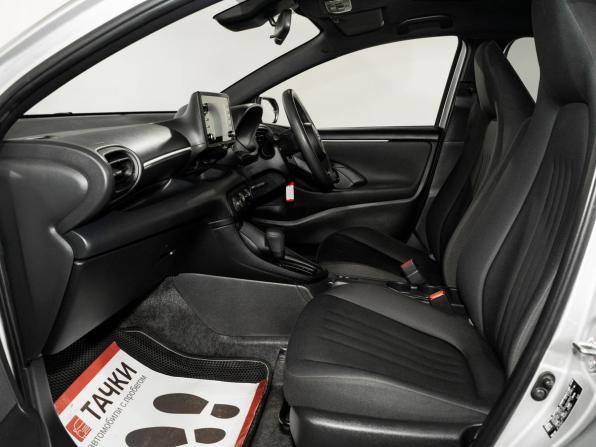 Toyota Yaris IV с пробегом 2021 года, цена 1 299 500 рублей, 53750 км, хэтчбек, Автокод Объявления