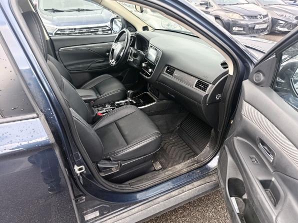 Mitsubishi Outlander III Рестайлинг 3 с пробегом 2021 года, цена 2 849 000 рублей, 56880 км, внедорожник, Автокод Объявления