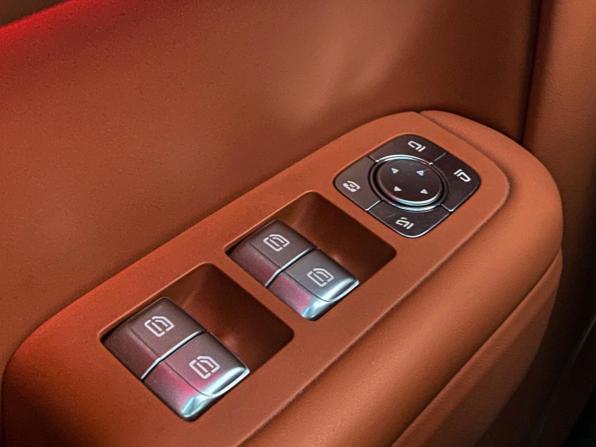 Li Auto (Lixiang) L7 I с пробегом 2023 года, цена 4 995 000 рублей, 85000 км, внедорожник, Автокод Объявления