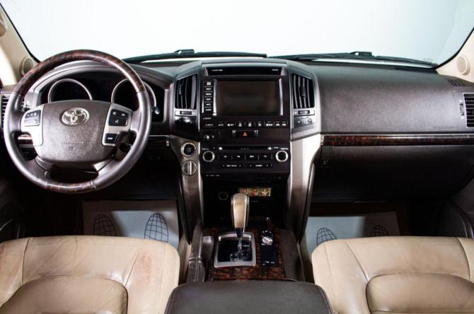 Toyota Land Cruiser 200 Series с пробегом 2007 года, цена 1 889 000 рублей, 401000 км, внедорожник, Автокод Объявления