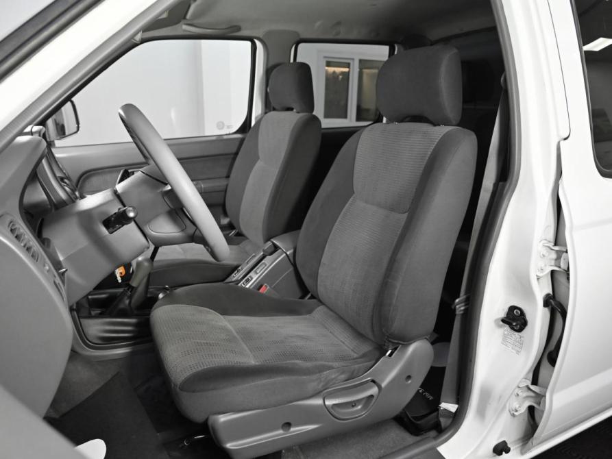 Nissan NP300 Москва  - изображение 7