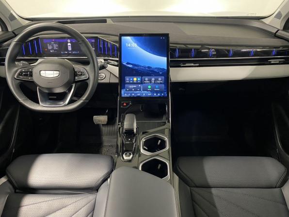 Geely Atlas II с пробегом 2024 года, цена 3 050 000 рублей, 10409 км, внедорожник, Автокод Объявления