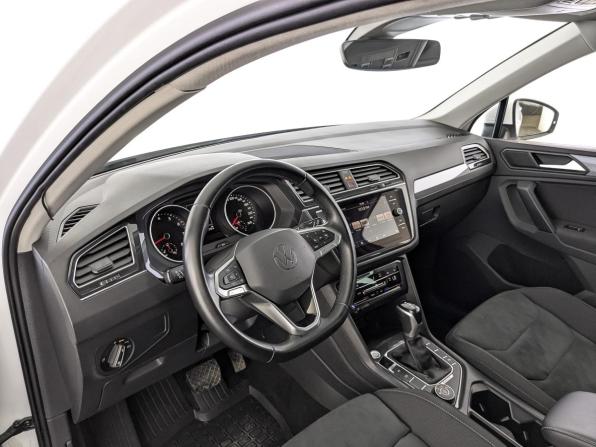Volkswagen Tiguan II Рестайлинг с пробегом 2021 года, цена 3 630 000 рублей, 51800 км, внедорожник, Автокод Объявления