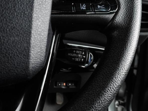 Toyota Prius IV (XW50) с пробегом 2019 года, цена 1 699 000 рублей, 111685 км, лифтбек, Автокод Объявления