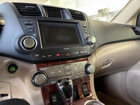 Toyota Highlander II (XU40) Рестайлинг с пробегом 2011 года, цена 1 725 000 рублей, 210000 км, внедорожник, Автокод Объявления