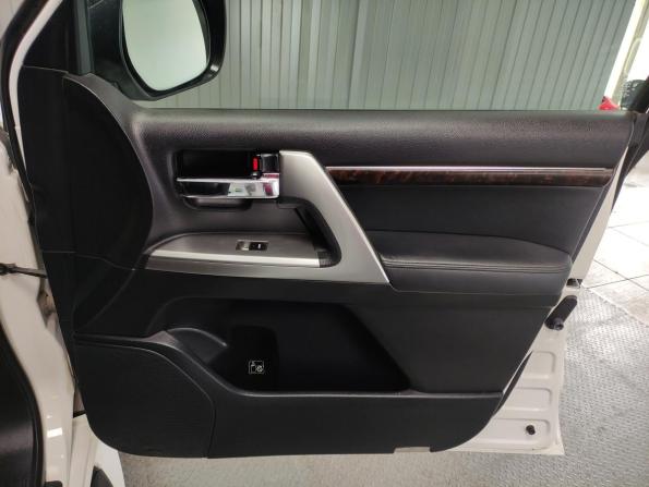 Toyota Land Cruiser 200 Series Рестайлинг 1 с пробегом 2014 года, цена 4 820 000 рублей, 204000 км, внедорожник, Автокод Объявления