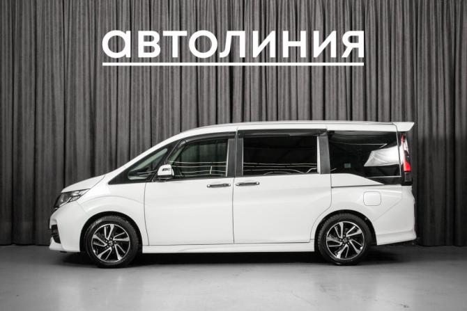 Honda Stepwgn V с пробегом 2015 года, цена 1 890 000 рублей, 130000 км, минивэн, Автокод Объявления