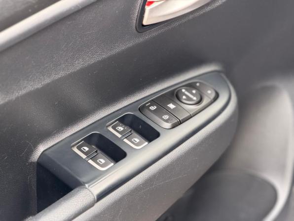 Kia Rio IV Рестайлинг с пробегом 2020 года, цена 1 449 000 рублей, 71000 км, седан, Автокод Объявления