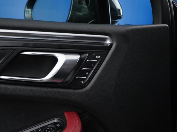 Porsche Macan I Рестайлинг 2 с пробегом 2022 года, цена 7 099 077 рублей, 25800 км, внедорожник, Автокод Объявления