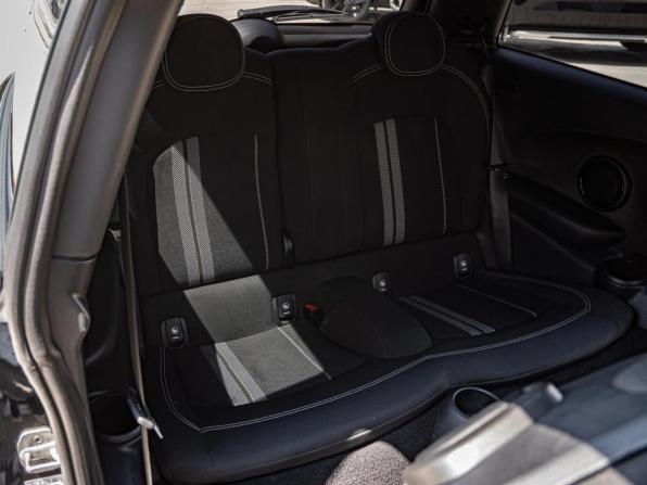Mini Hatch III (F55/F56) Рестайлинг с пробегом 2019 года, цена 2 730 000 рублей, 136816 км, хэтчбек, Автокод Объявления
