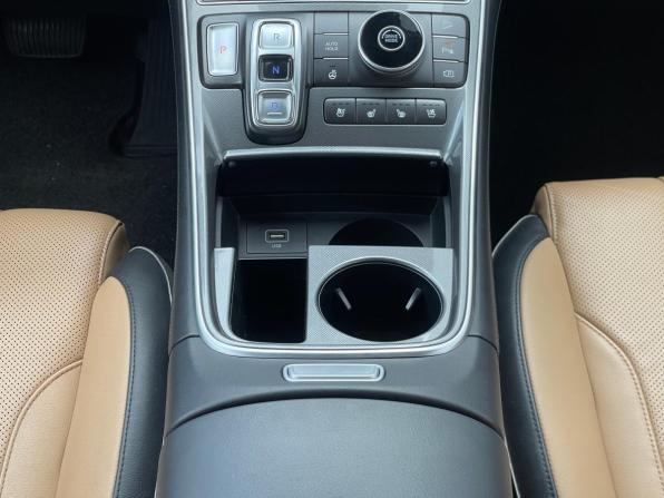 Hyundai Santa Fe IV Рестайлинг с пробегом 2023 года, цена 3 957 000 рублей, 69715 км, внедорожник, Автокод Объявления
