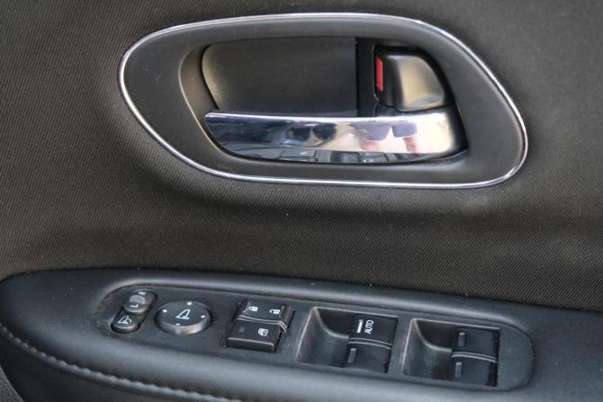 Honda Vezel I с пробегом 2014 года, цена 1 619 000 рублей, 200100 км, внедорожник, Автокод Объявления
