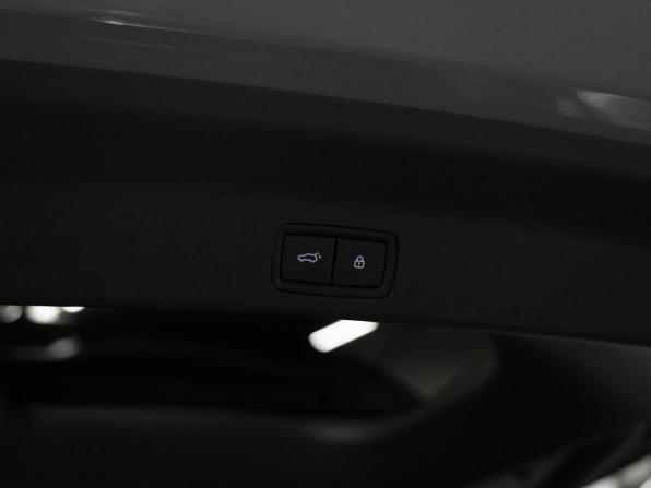 Li Auto (Lixiang) L9 I Рестайлинг с пробегом 2025 года, цена 9 300 000 рублей, 30 км, внедорожник, Автокод Объявления