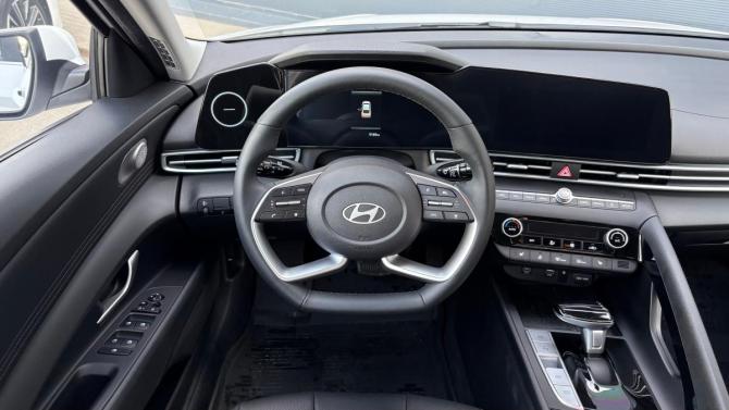 Hyundai Elantra VII (CN7) Рестайлинг с пробегом 2024 года, цена 2 395 000 рублей, 5149 км, седан, Автокод Объявления