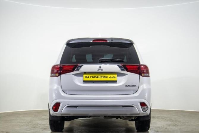 Mitsubishi Outlander III Рестайлинг 3 с пробегом 2022 года, цена 2 799 000 рублей, 32723 км, внедорожник, Автокод Объявления