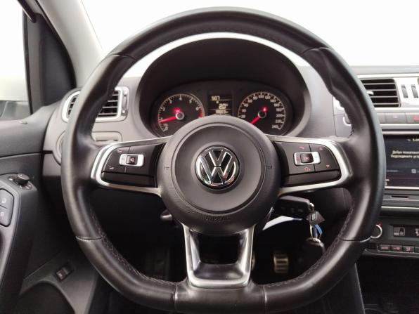 Volkswagen Polo V Рестайлинг с пробегом 2018 года, цена 1 099 000 рублей, 98822 км, седан, Автокод Объявления