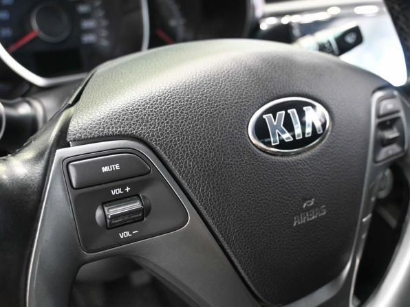 Kia Rio III Рестайлинг с пробегом 2015 года, цена 929 900 рублей, 197000 км, седан, Автокод Объявления