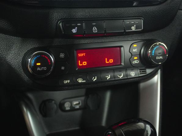 Kia Ceed II Рестайлинг с пробегом 2018 года, цена 1 483 000 рублей, 54853 км, хэтчбек, Автокод Объявления
