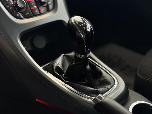 Opel Astra J с пробегом 2012 года, цена 890 300 рублей, 174749 км, хэтчбек, Автокод Объявления