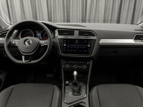 Volkswagen Tiguan II с пробегом 2017 года, цена 1 900 000 рублей, 241775 км, внедорожник, Автокод Объявления