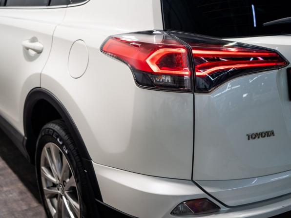 Toyota RAV4 IV (XA40) Рестайлинг с пробегом 2017 года, цена 2 345 000 рублей, 214869 км, внедорожник, Автокод Объявления