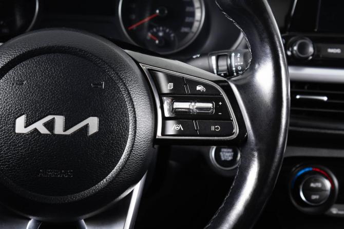 Kia Cerato IV Рестайлинг с пробегом 2021 года, цена 1 949 000 рублей, 261500 км, седан, Автокод Объявления