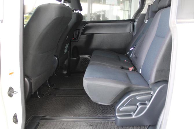 Toyota Voxy III (R80) с пробегом 2016 года, цена 2 085 000 рублей, 98976 км, минивэн, Автокод Объявления