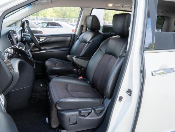Nissan Elgrand III (E52) Рестайлинг с пробегом 2018 года, цена 2 900 000 рублей, 164684 км, минивэн, Автокод Объявления