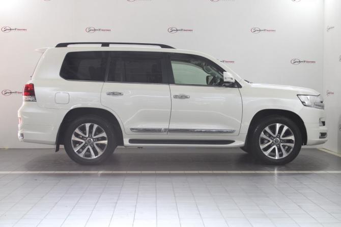 Toyota Land Cruiser 200 Series Рестайлинг 2 с пробегом 2020 года, цена 11 300 000 рублей, 8200 км, внедорожник, Автокод Объявления