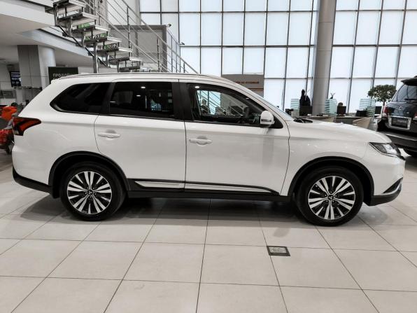 Mitsubishi Outlander III Рестайлинг 3 с пробегом 2021 года, цена 2 785 000 рублей, 37365 км, внедорожник, Автокод Объявления