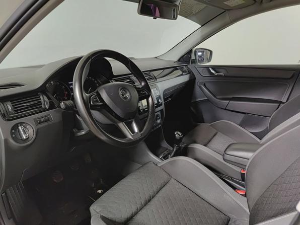 Skoda Rapid I с пробегом 2015 года, цена 1 050 000 рублей, 137308 км, лифтбек, Автокод Объявления