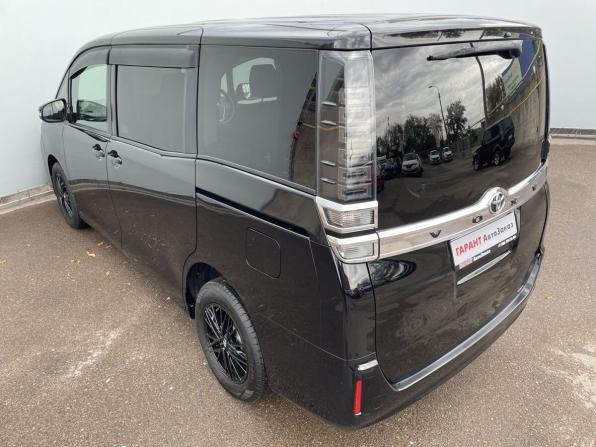 Toyota Voxy III (R80) Рестайлинг с пробегом 2018 года, цена 2 525 000 рублей, 88990 км, минивэн, Автокод Объявления