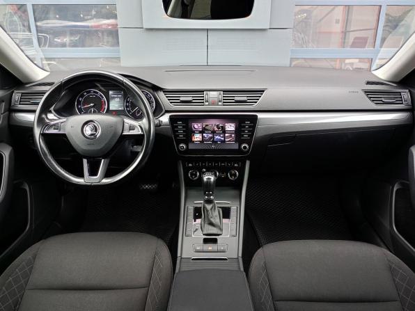 Skoda Superb III Рестайлинг с пробегом 2019 года, цена 1 779 000 рублей, 200817 км, лифтбек, Автокод Объявления