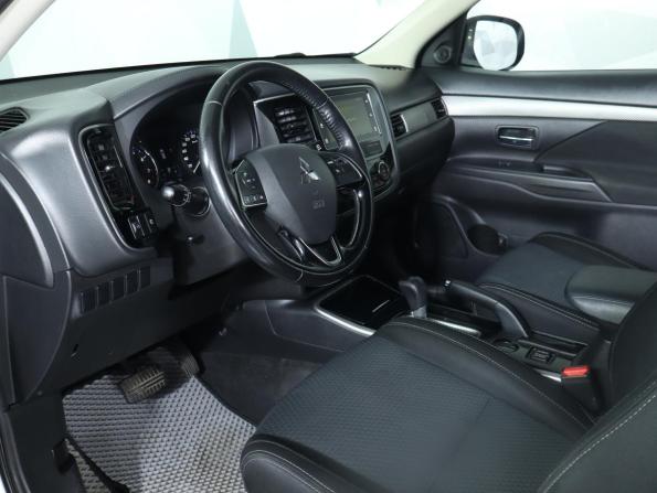 Mitsubishi Outlander III Рестайлинг 2 с пробегом 2018 года, цена 1 579 000 рублей, 230000 км, внедорожник, Автокод Объявления