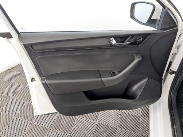 Skoda Rapid I Рестайлинг с пробегом 2019 года, цена 760 000 рублей, 205110 км, лифтбек, Автокод Объявления