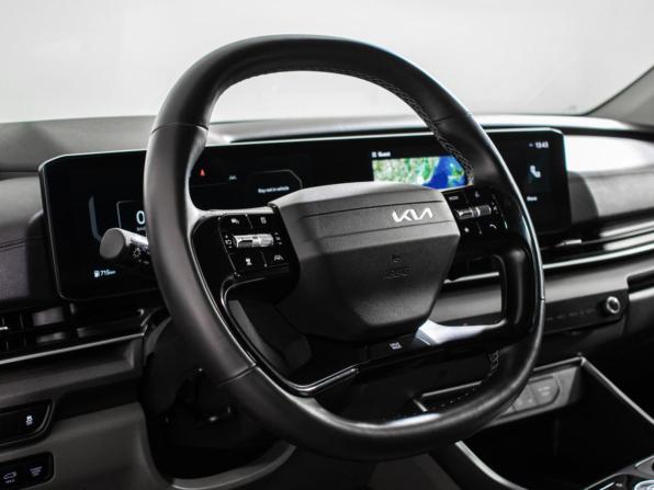 Kia Carnival IV Рестайлинг с пробегом 2024 года, цена 5 560 000 рублей, 47497 км, минивэн, Автокод Объявления
