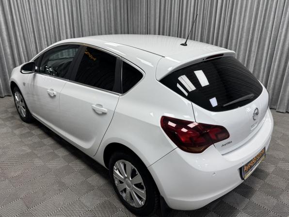 Opel Astra J с пробегом 2011 года, цена 599 000 рублей, 195596 км, хэтчбек, Автокод Объявления