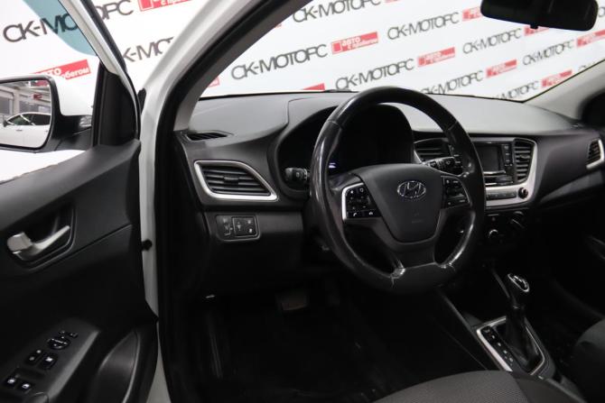 Hyundai Solaris II с пробегом 2018 года, цена 1 355 550 рублей, 142720 км, седан, Автокод Объявления
