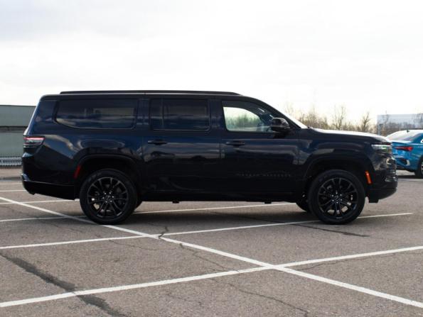 Jeep Wagoneer WS с пробегом 2024 года, цена 13 590 000 рублей, 8242 км, внедорожник, Автокод Объявления