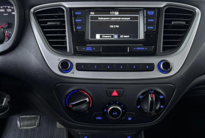 Hyundai Solaris II с пробегом 2018 года, цена 1 350 000 рублей, 124298 км, седан, Автокод Объявления
