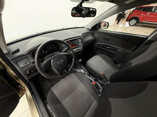 Kia Rio II Рестайлинг с пробегом 2010 года, цена 390 000 рублей, 301844 км, хэтчбек, Автокод Объявления