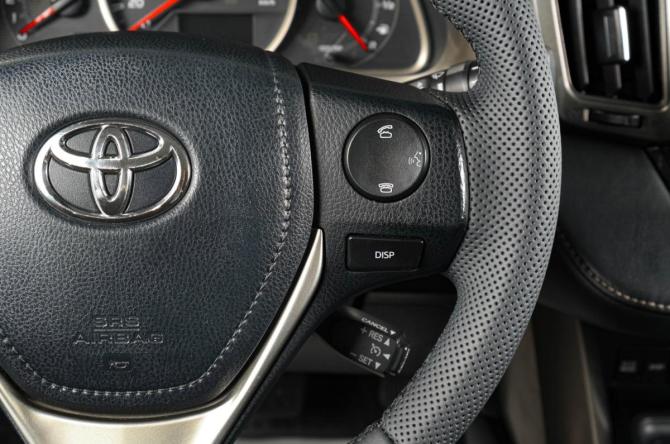 Toyota RAV4 IV (XA40) с пробегом 2015 года, цена 2 239 000 рублей, 131000 км, внедорожник, Автокод Объявления