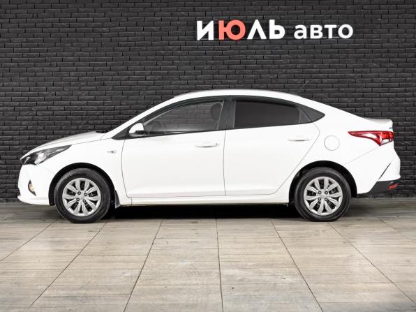 Hyundai Solaris II Рестайлинг с пробегом 2021 года, цена 1 670 000 рублей, 39698 км, седан, Автокод Объявления