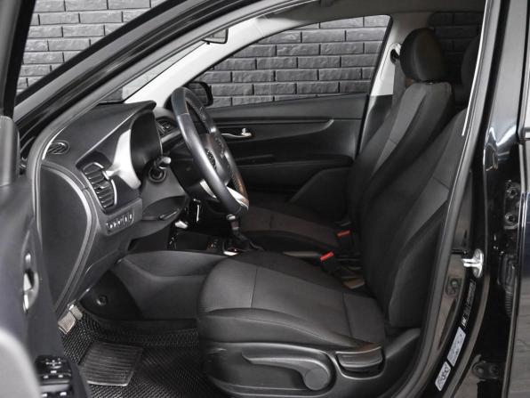 Kia Rio IV Рестайлинг с пробегом 2021 года, цена 1 900 000 рублей, 68538 км, седан, Автокод Объявления
