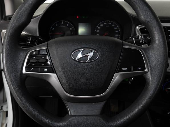 Hyundai Solaris II Рестайлинг с пробегом 2021 года, цена 1 655 000 рублей, 61960 км, седан, Автокод Объявления