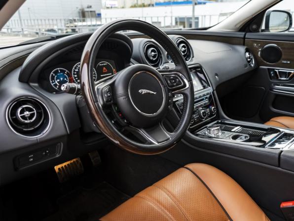 Jaguar XJ IV (X351) Рестайлинг с пробегом 2018 года, цена 3 450 000 рублей, 80250 км, седан, Автокод Объявления
