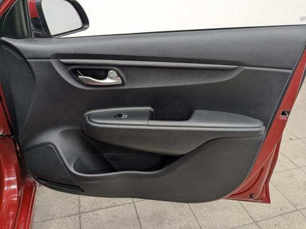 Kia Rio IV Рестайлинг с пробегом 2021 года, цена 1 630 000 рублей, 56582 км, седан, Автокод Объявления