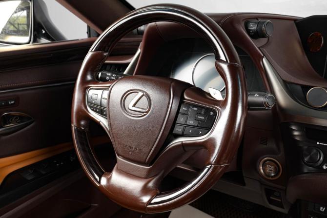 Lexus ES VII с пробегом 2019 года, цена 3 699 000 рублей, 286000 км, седан, Автокод Объявления